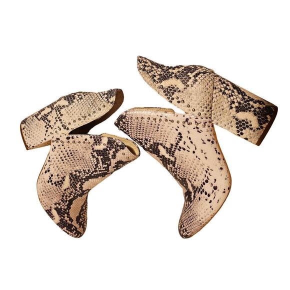 Steve Madden Rockstar SnakeSkin Ankle boots. 9M. Studded accents. Stylish.Unique - Picture 2 of 13